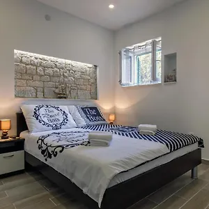 Stella Apartment