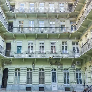 king93-apartment-in-central-budapest.inbudapesthotels.com/